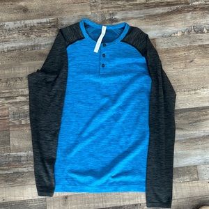 Men’s medium Lululemon long sleeved shirt
